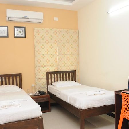 Hotel Orangeinn Omr Perungudi Ченай Екстериор снимка